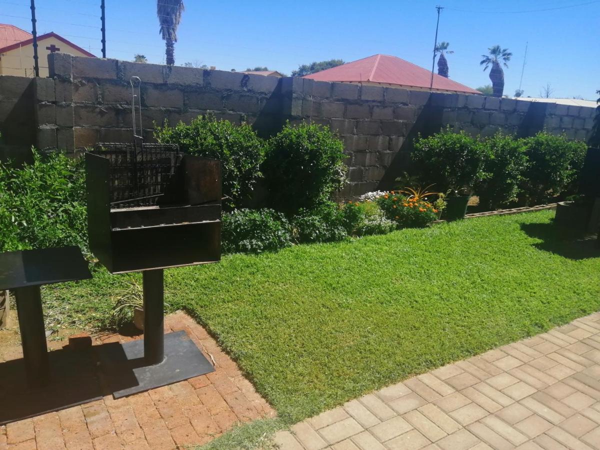Keetmanshoop Self-Catering Hotel Bagian luar foto